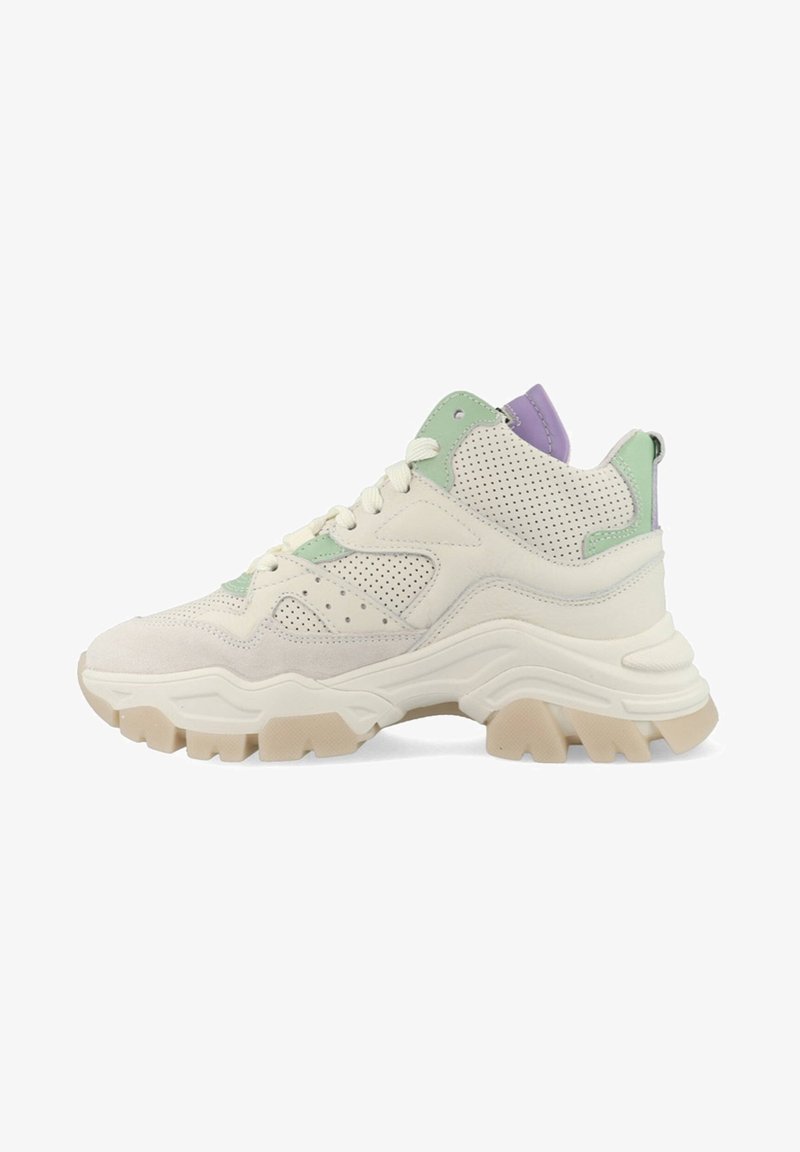 Chunky sneakers met een crème suede bovenwerk, mintgroene en lavendelkleurige accenten, geperforeerde panelen en een dikke beige rubberen zool.