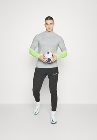 Nike Performance STRIKE DRILL  - Maglietta a manica lunga - pure platinum/volt/hyper pink