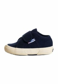 Sneaker in tela blu navy con cinturino in velcro, suola in gomma crema, tessuto testurizzato e punta rinforzata, dotata di etichetta con logo sul lato.