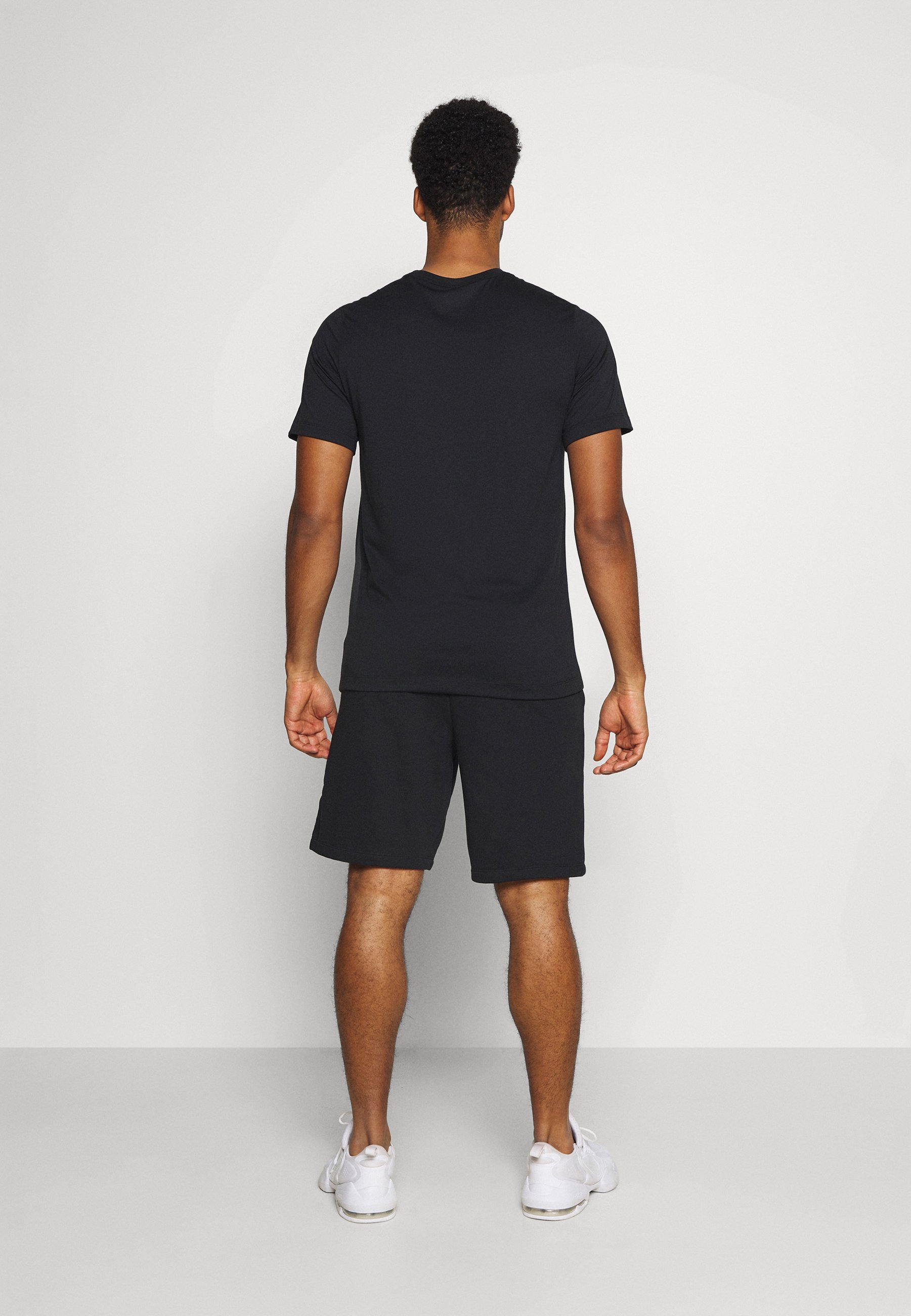 Nike Performance Pantalón corto de deporte - black/white/negro - Zalando.es