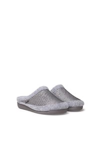 Sive slip-on papuče s mrežastim gornjim dijelom i mekim sivoj flis podstavom. Ravni potplat s teksturiranim uzorakom za bolje prianjanje.