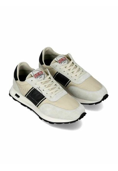 Sneakers lavet af cremefarvet og sort ruskind og læder, med en rund tå, snørelukning og struktureret gummisål med logodetaljer.