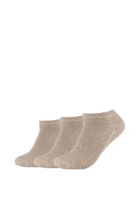 Calzini alla caviglia beige, in misto cotone, texture morbida, tre paia, con polsini a coste, punte rinforzate, sottile linea di accento bianco su ciascun calzino.