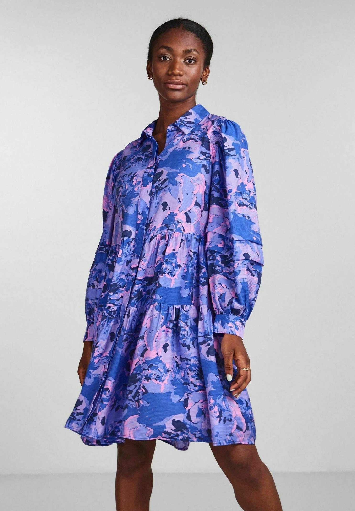 YAS Damen Blusenkleid Mit Reverskragen Und Bindegürtel – Langärmlig, V-Ausschnitt, Normale Passform