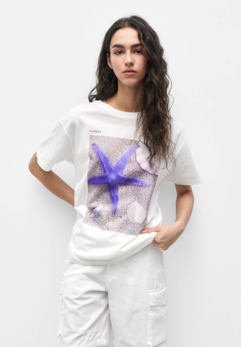 PULL&BEAR SHORT SLEEVE STARS TShirt print white/weiß Zalando.at