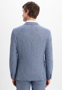 Heren blazer in blauw met textuur, gezien vanuit de rug, met een notch-kraag, enkele split en met knopen versierde manchetten met contrasterende knopen.