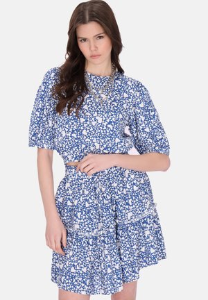 Blus - blue white