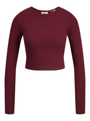 Bordeaux crop top, lange mouwen, geribbelde textuur, ronde halslijn, zachte stof, aansluitend ontwerp. Labels zichtbaar op de hals.