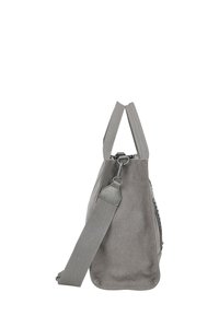 Grijze stoffen handtas met dubbele handvatten, een afneembare schouderriem en een textuuraccent aan de zijkant. Heeft een gestructureerde vorm.