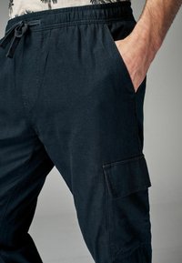 Next ELASTICATED DRAWSTRING  - REGULAR FIT - Cargobukser - charcoal grey