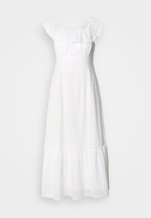 Weißes Midi-Kleid mit gerüschtem Ausschnitt, Broderie Anglaise-Textur, tailliertem Oberteil und gestuftem Rock mit gewelltem Saum.