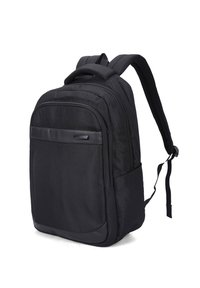 Sac à dos noir au design rectangulaire, fabriqué en tissu durable, avec des bretelles rembourrées et une poche zippée à l'avant.