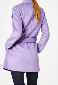 HALLHUBER Abrigo corto - lilac