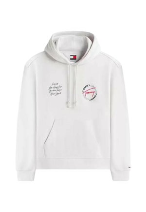 Felpa bianca con cappuccio, tasca frontale, coulisse per il cappuccio, scritta nera con nomi di città sul petto sinistro e logo circolare Tommy Jeans sul petto destro.