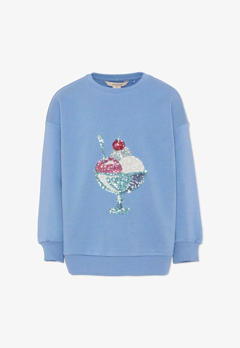 Sweat-shirt bleu clair avec un motif pailleté de sundae à la crème glacée comprenant deux boules, une cerise et une cuillère dans un verre.