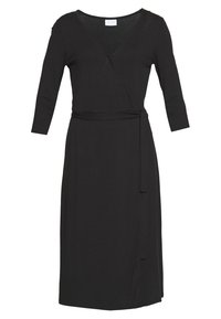 Svart omlottklänning med V-ringning, trekvartslånga ärmar och ett knytbälte i midjan. Tillverkad av ett mjukt tyg, med en mittlång silhuett.