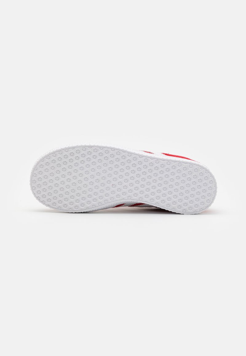 adidas gazelle silver green womens adidas Gazelle ADV Shadow Red / Crytal White / Gold Metallic 11 main image 1