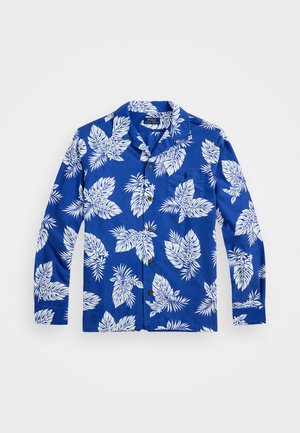 Cămașă albastră cu modele de frunze albe, cu mâneci lungi, nasturi în față și un buzunar pe piept. Fabricată dintr-un material ușor, cu o textură netedă.