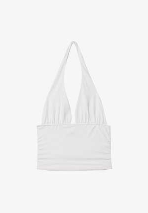 Biały top na ramiączkach wykonany z elastycznego materiału, z głębokim dekoltem w kształcie litery V i marszczonym materiałem po bokach, z krótkim, dopasowanym stanem.