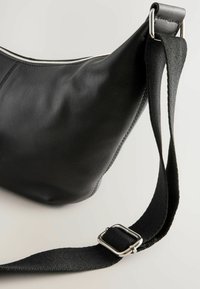 Next Umhängetasche - black