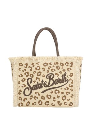 Geweven beige draagtas met bruin luipaardprint, met franjes aan de randen, donkerbruine handvatten en "Saint Barth" geborduurd aan de voorkant.