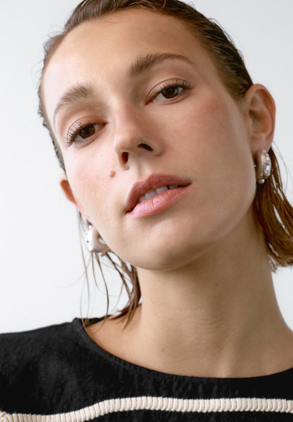 WITH CONTRAST EMBROIDERY  - Blouse3