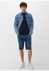 s.Oliver MIT HENLEY-AUSSCHNITT - Jednoduché tričko - navy