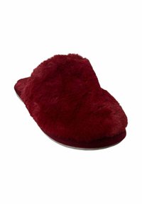 Pantufla roja esponjosa con punta redonda, fabricada en suave material de piel sintética y con una suela acolchada para mayor comodidad.