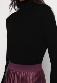 GAP Maglione - black