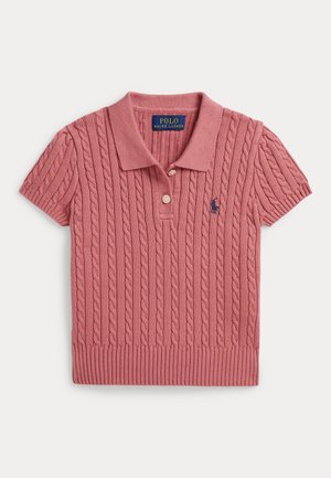 Rosa kortærmet strikket polo med kabelmønster, to knapper, ribbet kant og lille marineblåt broderet logo på venstre bryst.