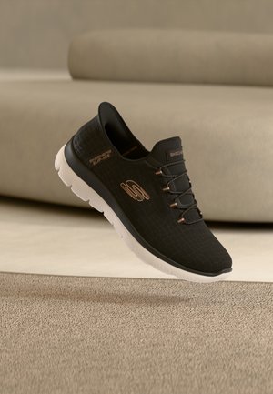 SUMMITS - Športni copati - black/rose gold-coloured