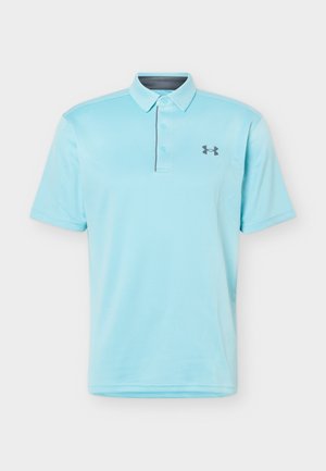 Hellblaues Polohemd mit kurzen Ärmeln, drei Knöpfen und Under Armour-Logo auf der linken Brust vor einfachem Hintergrund.
