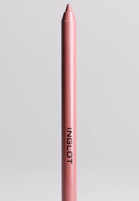 Rosa leppenned med spiss tuft, med en glatt, metallisk finish og svart "INGLOT" merkevare på siden.