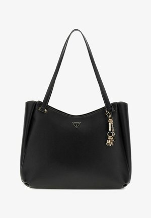 Sac à main en cuir noir texturé avec double bandoulière, logo triangulaire Guess et breloques porte-clés dorées sur le côté droit.