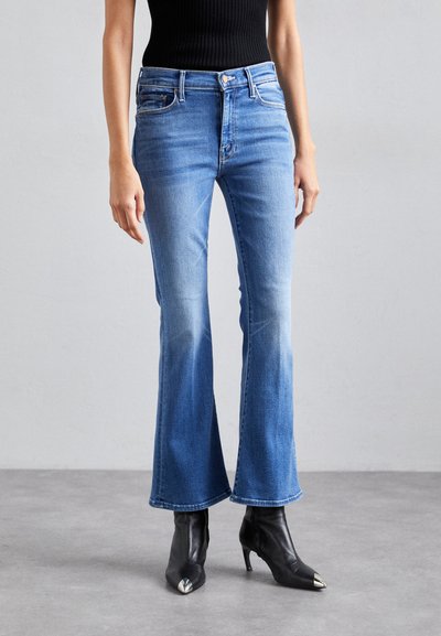 Mother LIL WEEKENDER - Džíny Bootcut - blue denim
