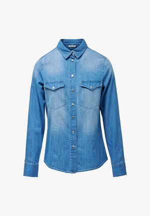 Chemise en denim bleu clair avec un col classique, deux poches poitrine et fermeture à boutons en métal argenté. Manches longues avec poignets à boutons.