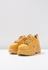Buffalo London Sapatilhas - beige