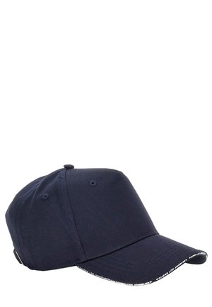 Casquette de baseball bleu marine en coton avec une visière courbée et une fermeture à sangle. Présente un logo blanc le long du bord de la visière.