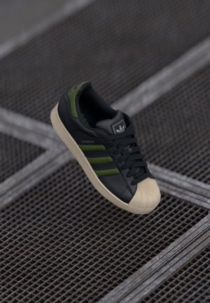 SUPERSTAR II UNISEX - Trainers - core black/tech olive/beige