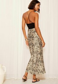 Friends Like These BIAS SPLIT FRONT MIDI REGULAR FIT - A-linjainen hame - brown