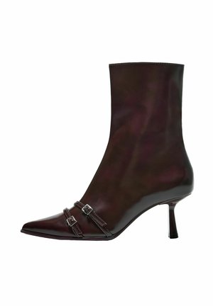 Bershka KITTEN HEEL WITH BUCKLES  - Støvletter - dark red