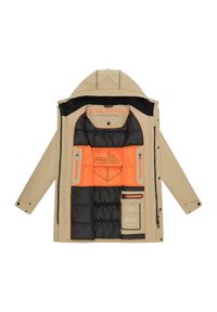 Beige ytterjacka med huva, med en orange och svart vadderad innersida, fickor med dragkedja och tryckt text på fodret.