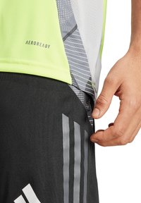 adidas Performance FUSSBALL - TEAMSPORT - TIRO 24 COMPETITION - Top - gelbgruengrau