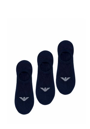 Tre paia di calzini bassi da non mostrare di colore blu scuro con un logo stilizzato di aquila bianco centrato vicino all'area delle dita.