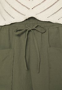 Vero Moda Šortky - dark green