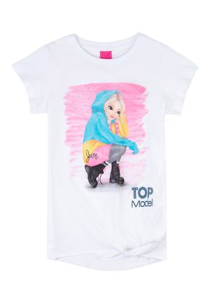 Weißes T-Shirt mit kurzen Ärmeln, das eine farbenfrohe Illustration eines Mädchens in einem blauen und gelben Hoodie zeigt. Der Text lautet "Juni" und "TOP Model."