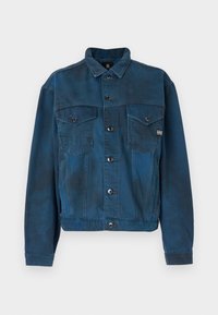 Σκούρο μπλε τζάκετ από τζιν με δύο τσέπες στο στήθος, κουμπί κλεισίματος και κλασικό γιακά. Διαθέτει ελαφρώς ξεθωριασμένη υφή στο ύφασμα.