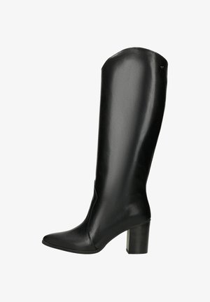 Czarne skórzane kozaki za kolano z ostrym czubkiem i słupkowym obcasem. Gładka faktura o eleganckim designie, bez widocznych elementów metalowych ani ozdób.