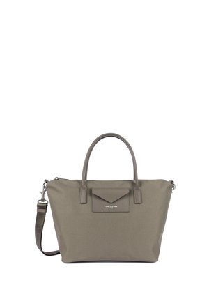Sac à main rectangulaire gris avec deux poignées, une bandoulière amovible et une petite poche avant avec le logo Lancaster Paris.
