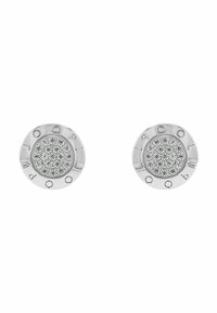 Orecchini rotondi in argento che presentano un piccolo cluster centrale di pietre scintillanti, circondato da un bordo metallico liscio con decorazioni incise.
